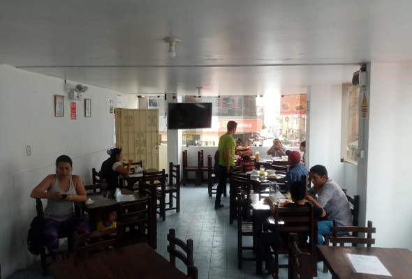 Restaurante "Sabores Peruanos"